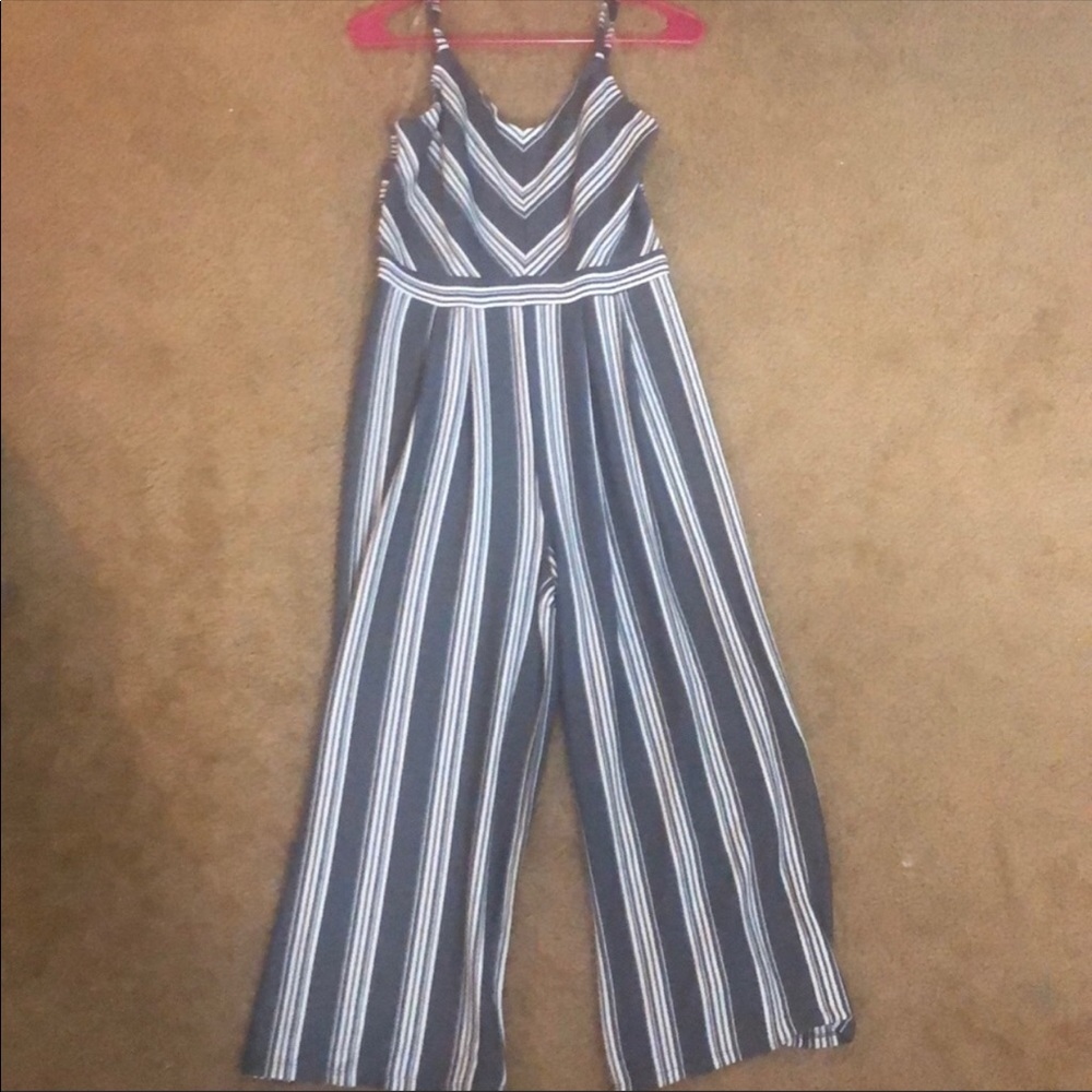 jumpsuit - Picture 3 of 6